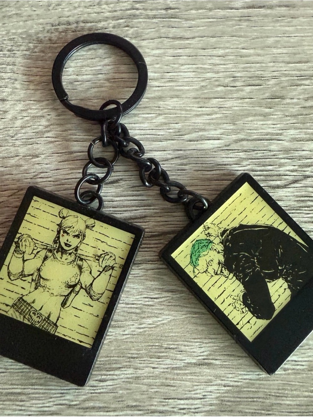 DC Collection by Jim Lee Super-Villains Joker and Harley Quinn Keychain